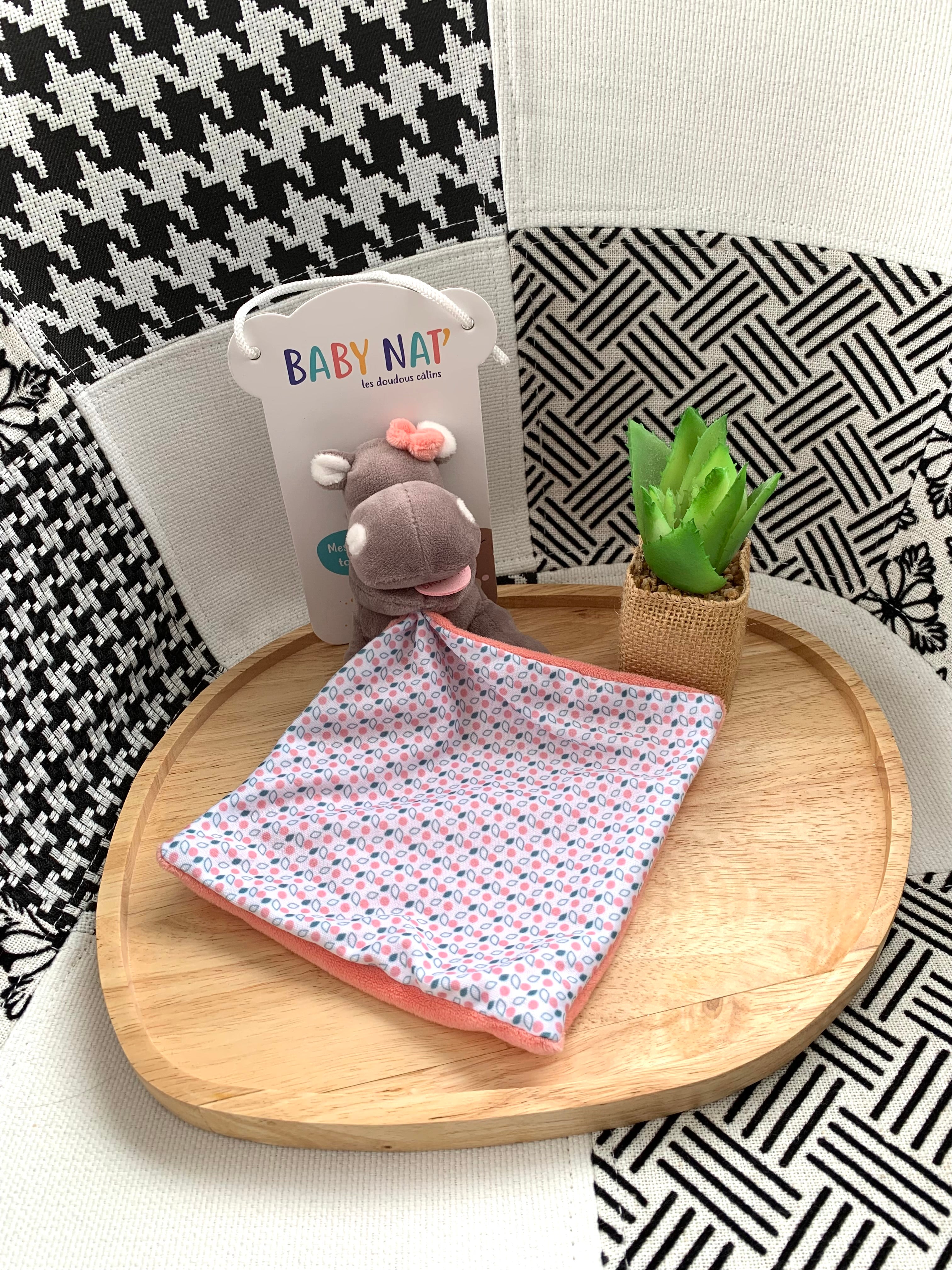 Doudou mouchoir Hippopotame rose BABY NAT